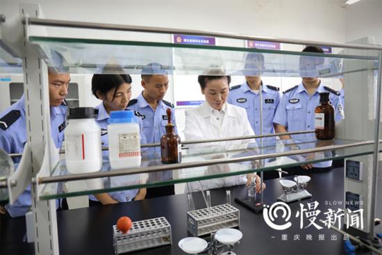 吴玉红教授给学生上课(被采访者提供)