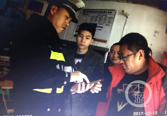 新骗局！烤羊店老板扫二维码收订金反被骗2997元