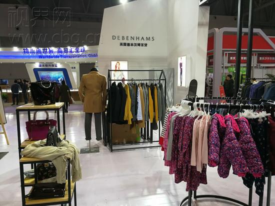 西港全球购商品展示区