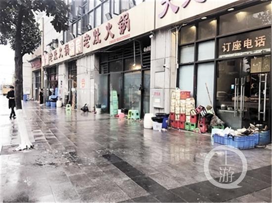 △记者白天再次探访,发现“火锅第一街”街面相对整洁,也没有了夜间的喧嚣。