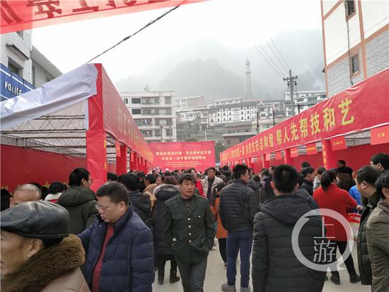 农民工返乡属于人口迁移吗_农民工返乡图片