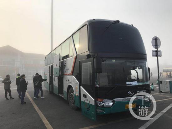 81413922eb69ed3496b999ddaa18d9b0.jpg 旅游大巴
