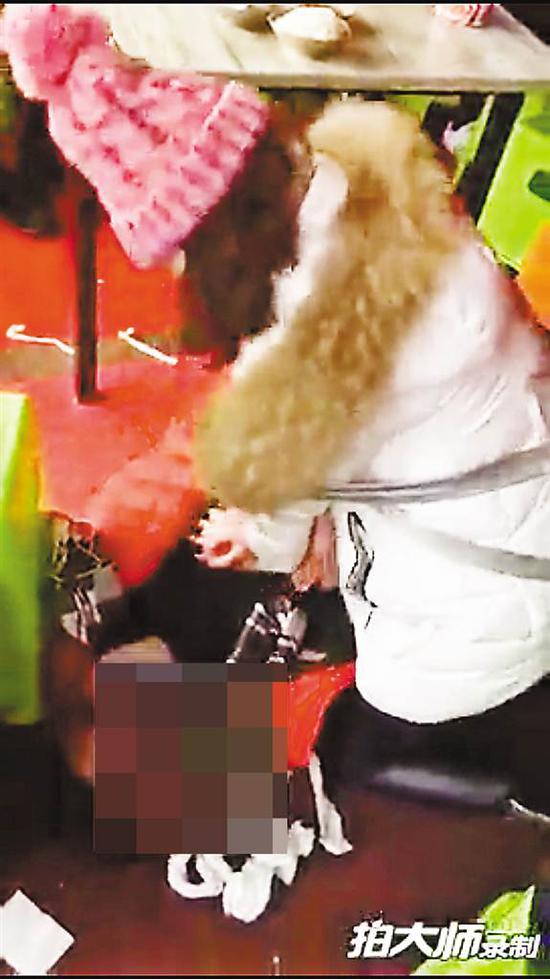 黎婧救人视频截图。