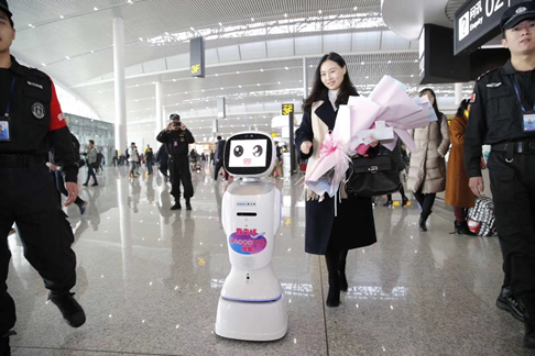 重庆江北机场2018年第4000万名旅客获得惊喜礼品