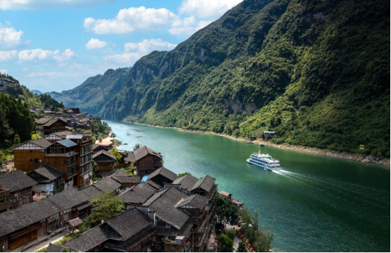 (图为:酉阳龚滩古镇景区)