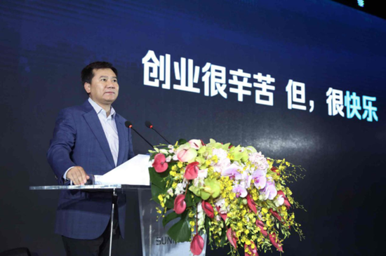 图:张近东在零售云合作伙伴大会