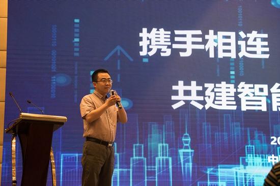 陕西移动重要客户部总经理助理霍文博发言论坛上,中移