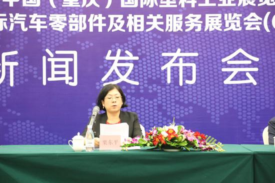 中国塑料机械工业协会常务副会长粟东平介绍展会情况。 主办方供图