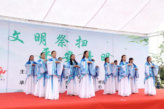 现场进行了精彩的表演