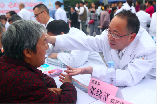 (感染疾病科主任、教授张绪清)
