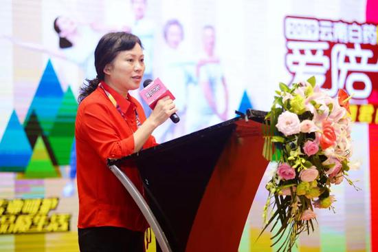 重庆桐君阁大药房连锁有限责任公司副总经理叶静玲女士致辞