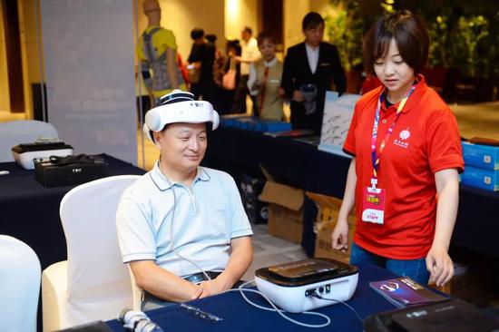 泰邦理疗体验区吸引众多健康达人亲身感受