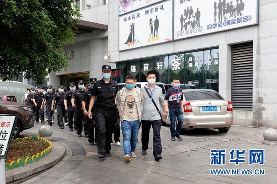 成渝警方联手破获一起股票配资诈骗案。新华网发