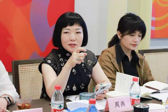 新浪重庆总经理周燕致欢迎辞