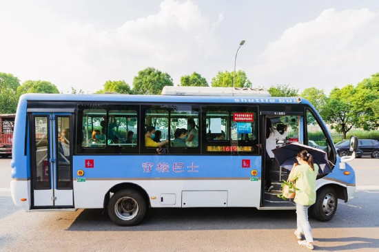 解决企业员工“乘车难”。(两江产业集团供图)