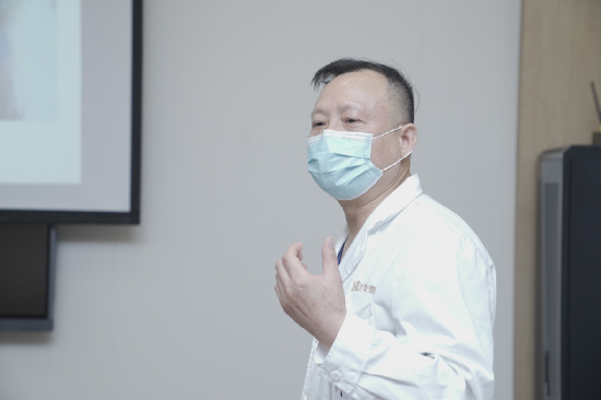 王珍祥院长阐述手术方案