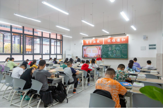 八中龙兴中学教室。(严乙力 摄)