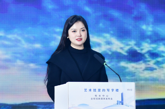 重庆悦瑞文化旅游发展有限公司副总经理王靖宣传推介悦来中心项目
