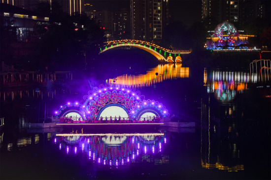 (香霏街夜景图)