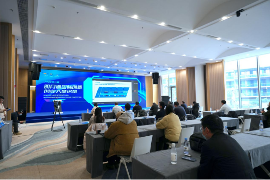 决赛现场,参赛项目正在路演。