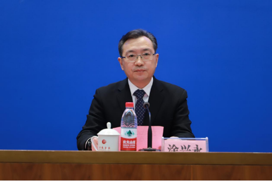 市经济信息委党组成员、副主任涂兴永介绍评选活动重大意义及总体要求