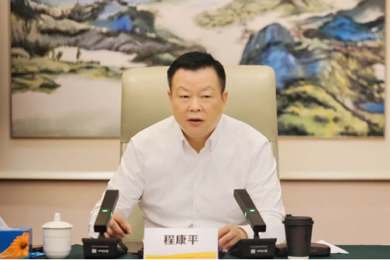 泰康人寿党委书记、泰康保险集团执行副总裁兼泰康人寿总裁程康平,对“金融消保教育宣传月”提出明确要求