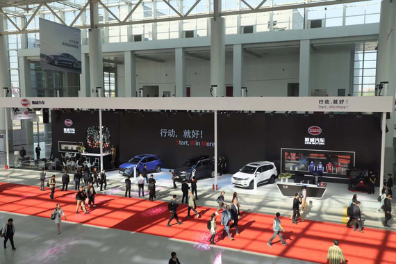 意式盛宴 北京车展SWM斯威汽车秀色可餐