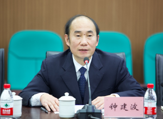 重庆市文化和旅游委员会党委委员、副主任钟建波致辞