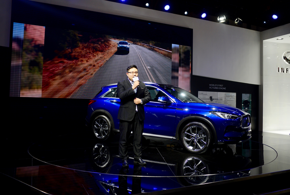 【领导对全新英菲尼迪QX50进行详细讲解