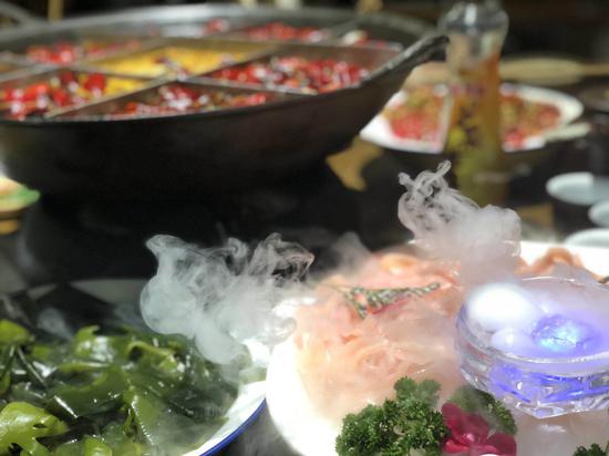 免费火锅什么意思 1aLe-htfpvyz9901706.jpg