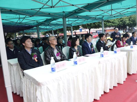 什么是少数民族医疗服务 c38d-ihmipqw5503279.jpg