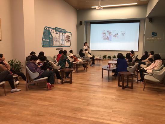 安琪儿孕育教学院开课母乳喂养的黄金72小时