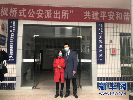 警察唐旭和护士邓红霞在重庆开州天和派出所举行“婚礼”。新华网发(开州区委宣传部供图)