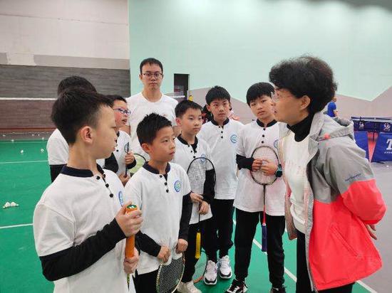 杨晓静主任与孩子们的交流