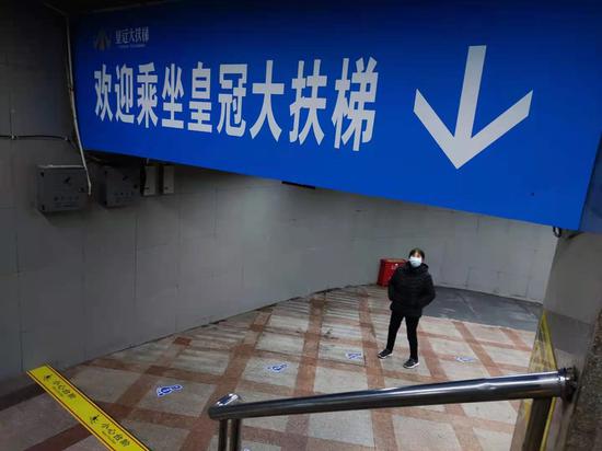 现场体验重新开放的重庆皇冠大扶梯 增设裸眼3D(图)