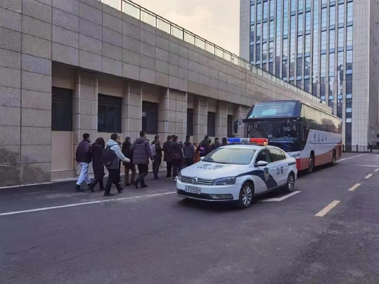 重庆警方抓获犯罪嫌疑人