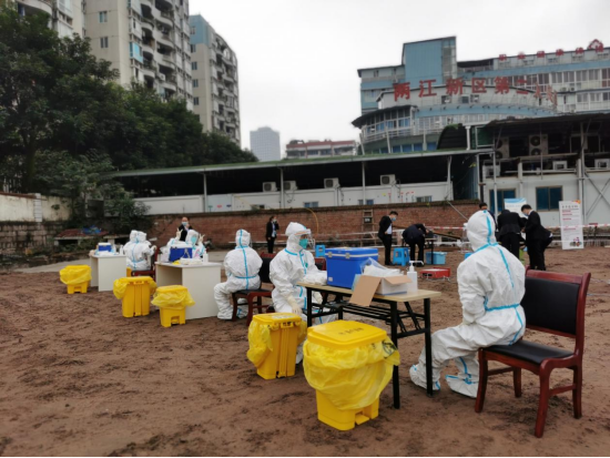 两江二院临时搭建的核酸检测台