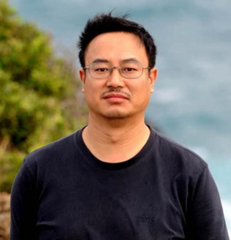作者简介:朱高建,重庆乡村学校少年宫书香大使 。诗歌的行者,认为诗歌来自太阳和月亮,是灵魂的荷尔蒙、远方的情人。虚实之间,他的诗野蛮地生长,无拘无束,千变万化,是飞雪、风马、铧犁。