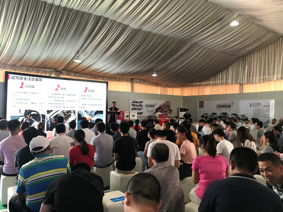 【热闹非凡的团购会】