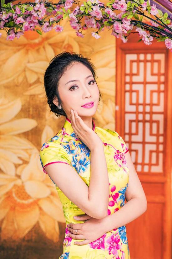 我的美女老总奔_我的美女老师(2)