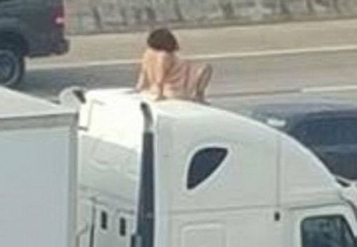 美国女子裸舞2小时