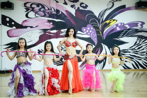 浪星人87期:重庆最美舞者创儿童肚皮舞工作室 学生全是冠军_新浪重庆_新浪网
