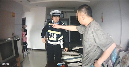 10岁女孩报警求抓走爸爸 因难忍父亲醉酒家暴