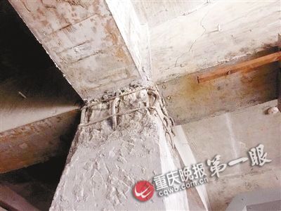 重庆惊现“千斤顶”楼盘 地下车库承重柱爆裂