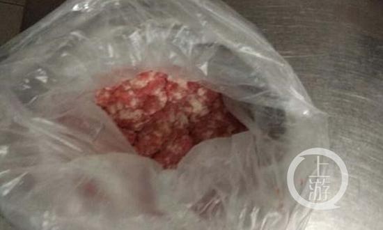 爆重庆一幼儿园晚餐食物发臭 学生吃后呕吐腹