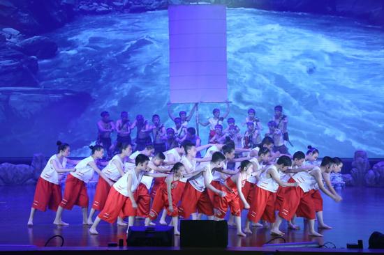 据悉,总政歌舞团著名词作家李幼容,著名作曲家晓丹专门为本届大赛