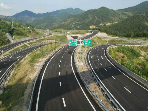 重庆忠县至万州高速公路基本完成主体工程交工验收