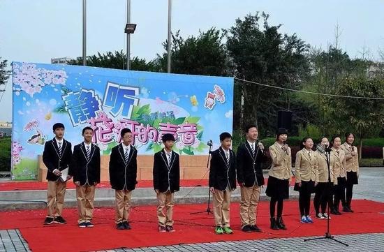 巴蜀中学"青春自信"之美 这款曾经在网上风靡一时的校服