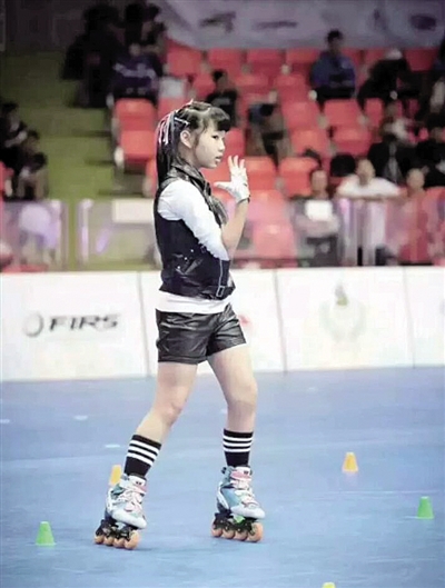 重庆12岁女孩练习轮滑视频火了 竟是世界冠军