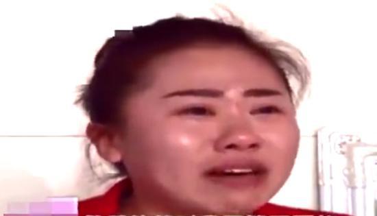 强撑着到了医院,小王被告知孩子已经胎死腹中,崩溃的她心如死灰,回了娘家。